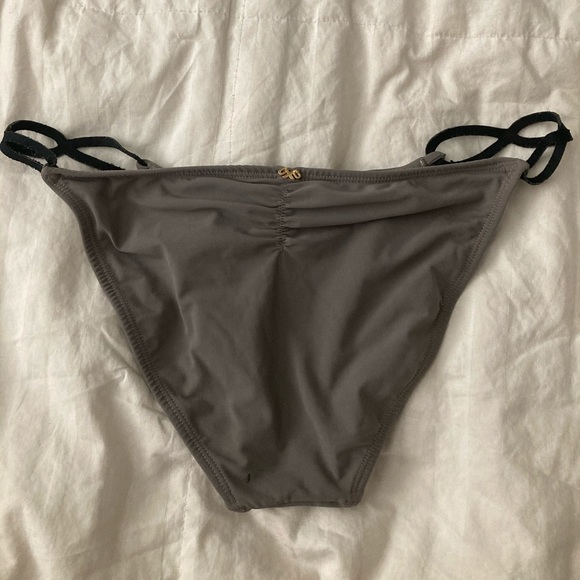 Cinched bikini bottoms - Picture 2 of 2